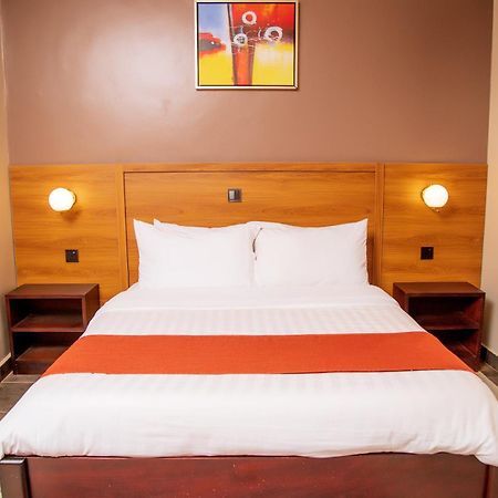 Blue Berries Hotel Энтеббе Экстерьер фото