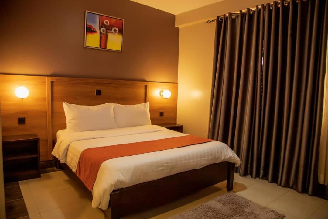 Blue Berries Hotel Энтеббе Экстерьер фото