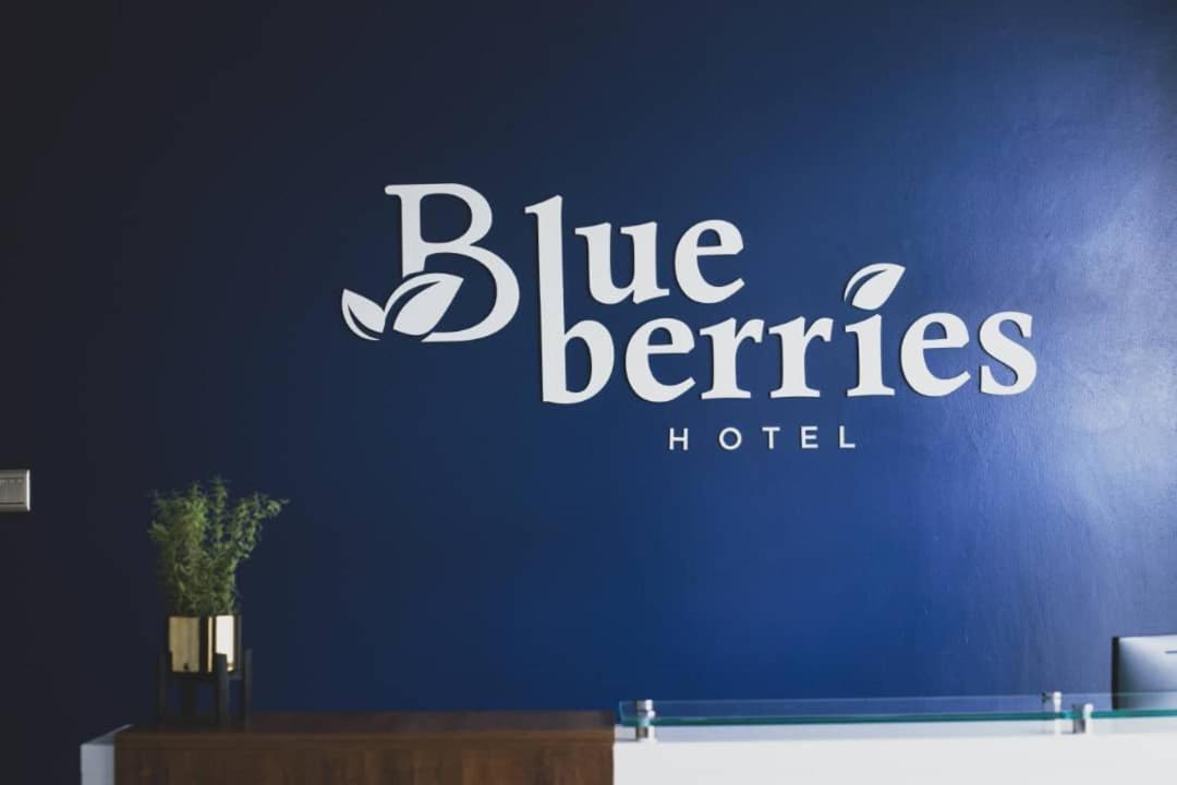 Blue Berries Hotel Энтеббе Экстерьер фото