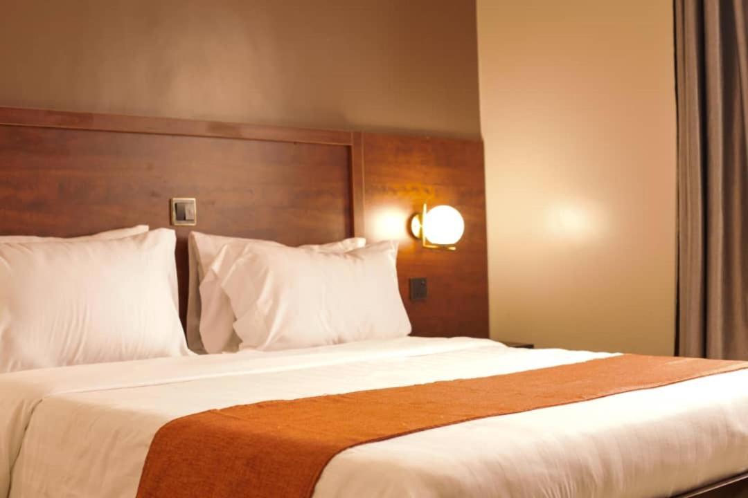 Blue Berries Hotel Энтеббе Экстерьер фото