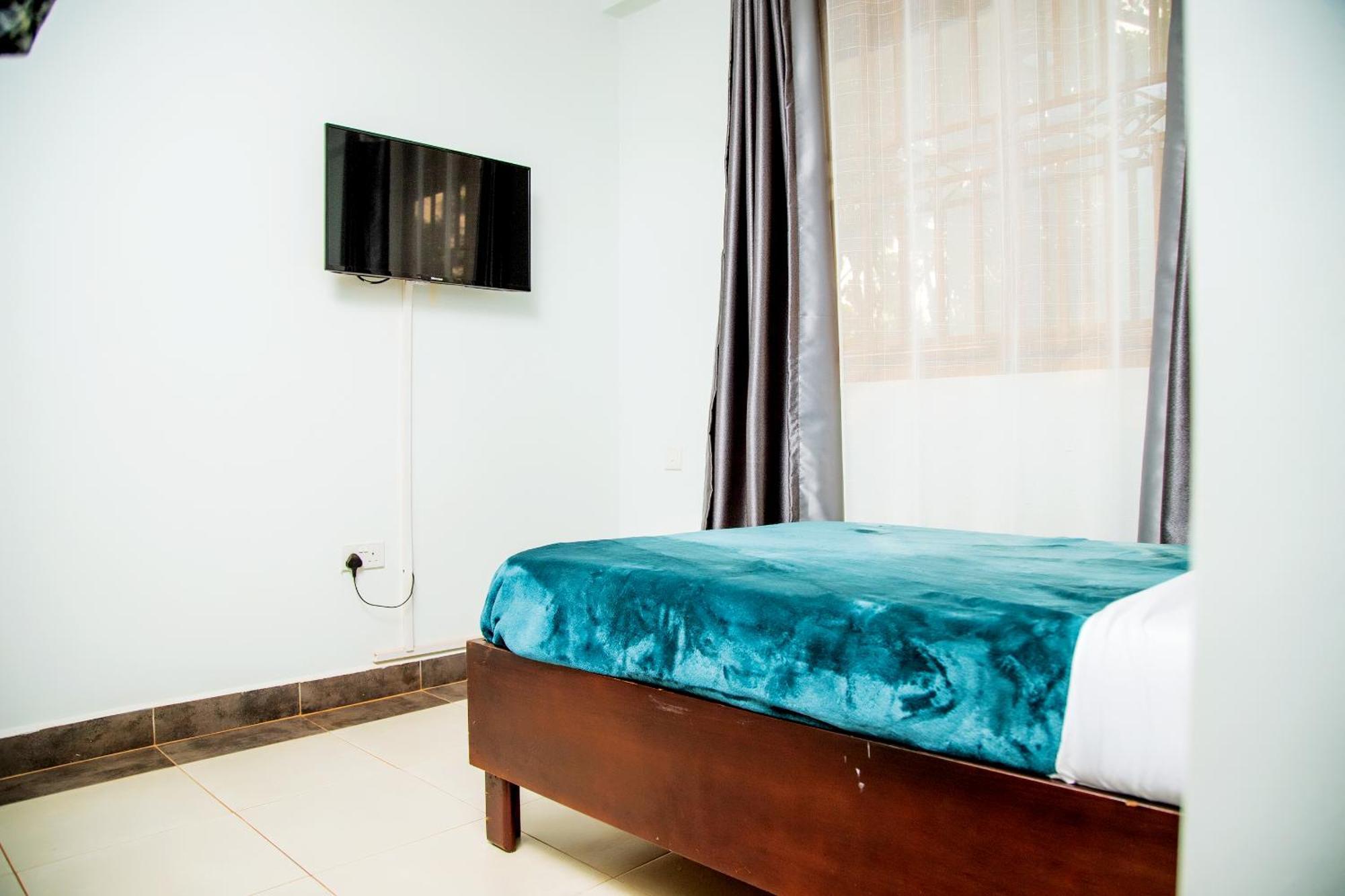Blue Berries Hotel Энтеббе Экстерьер фото