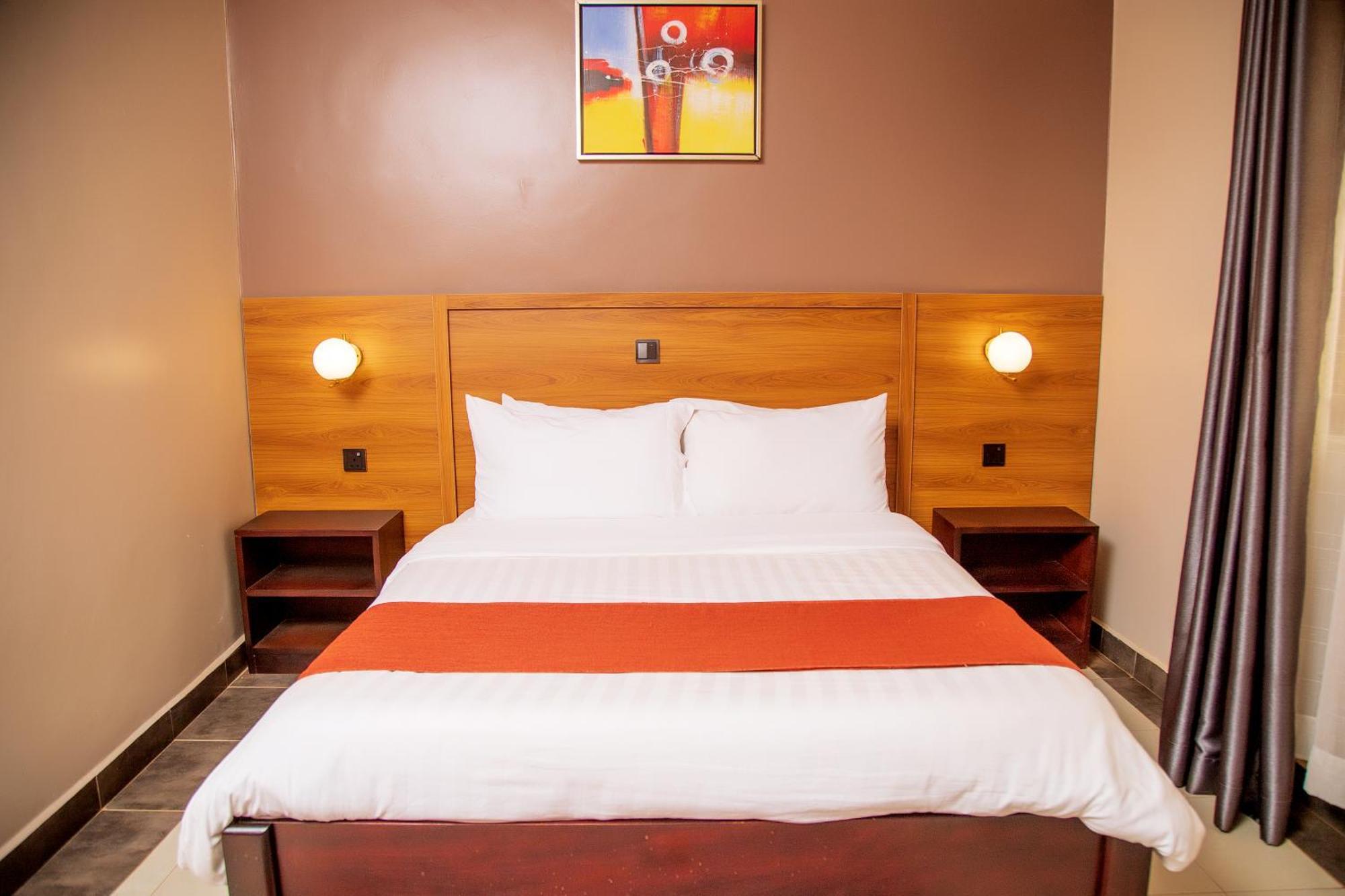 Blue Berries Hotel Энтеббе Экстерьер фото