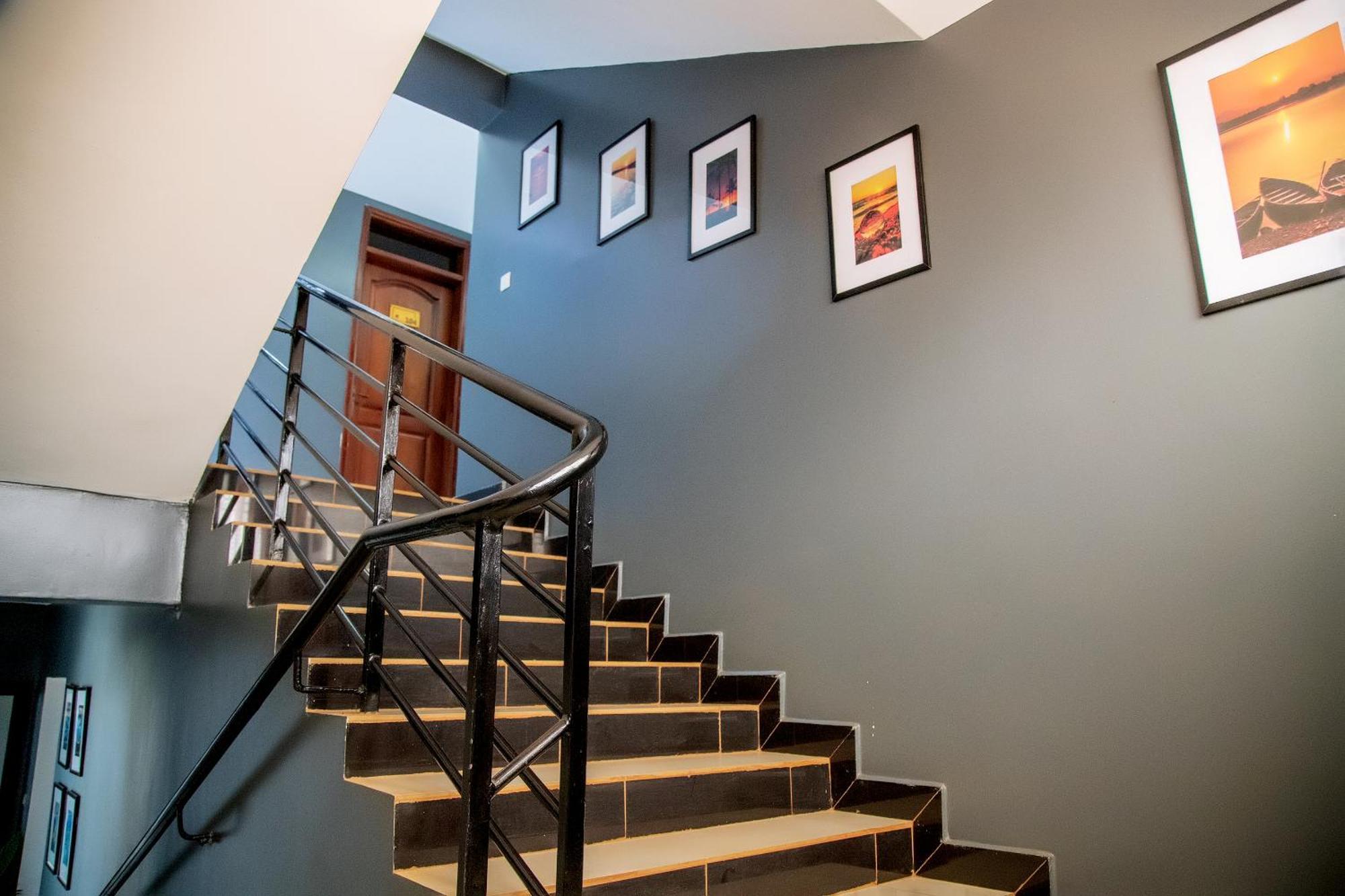 Blue Berries Hotel Энтеббе Экстерьер фото