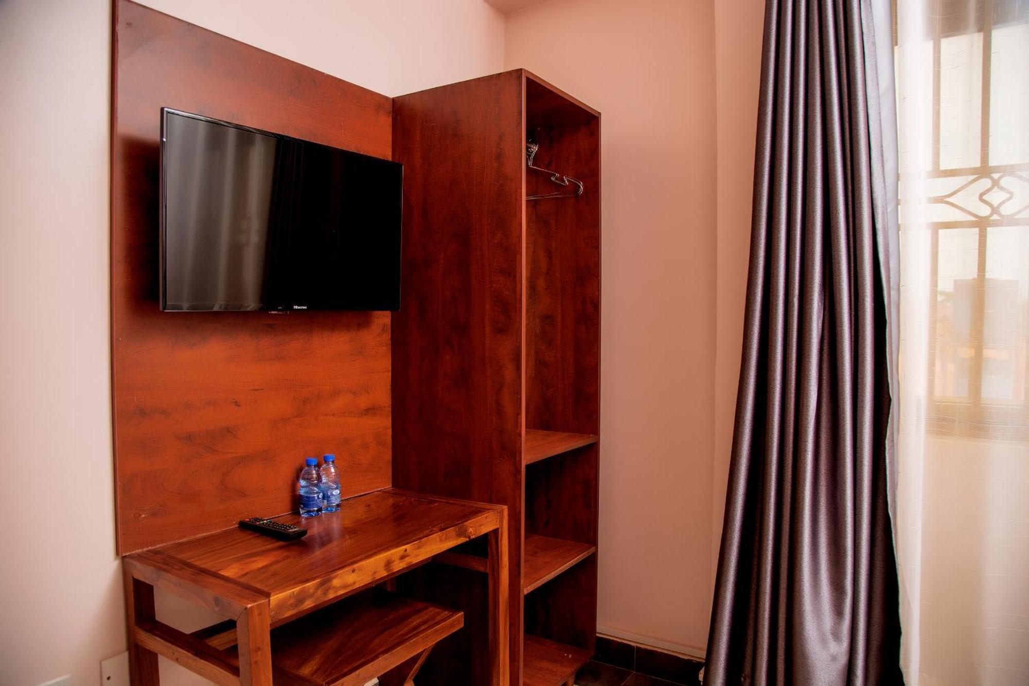 Blue Berries Hotel Энтеббе Экстерьер фото