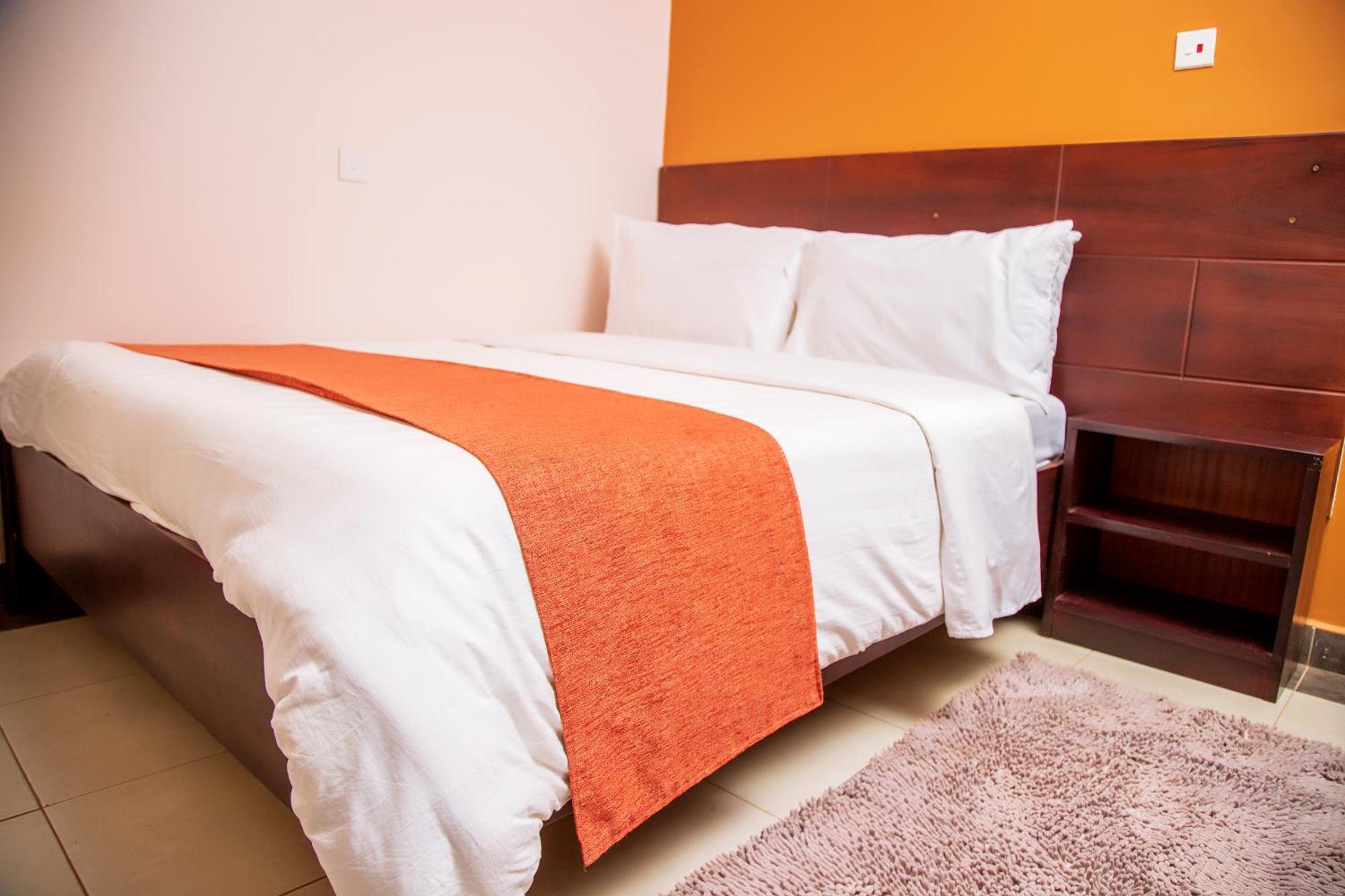 Blue Berries Hotel Энтеббе Экстерьер фото
