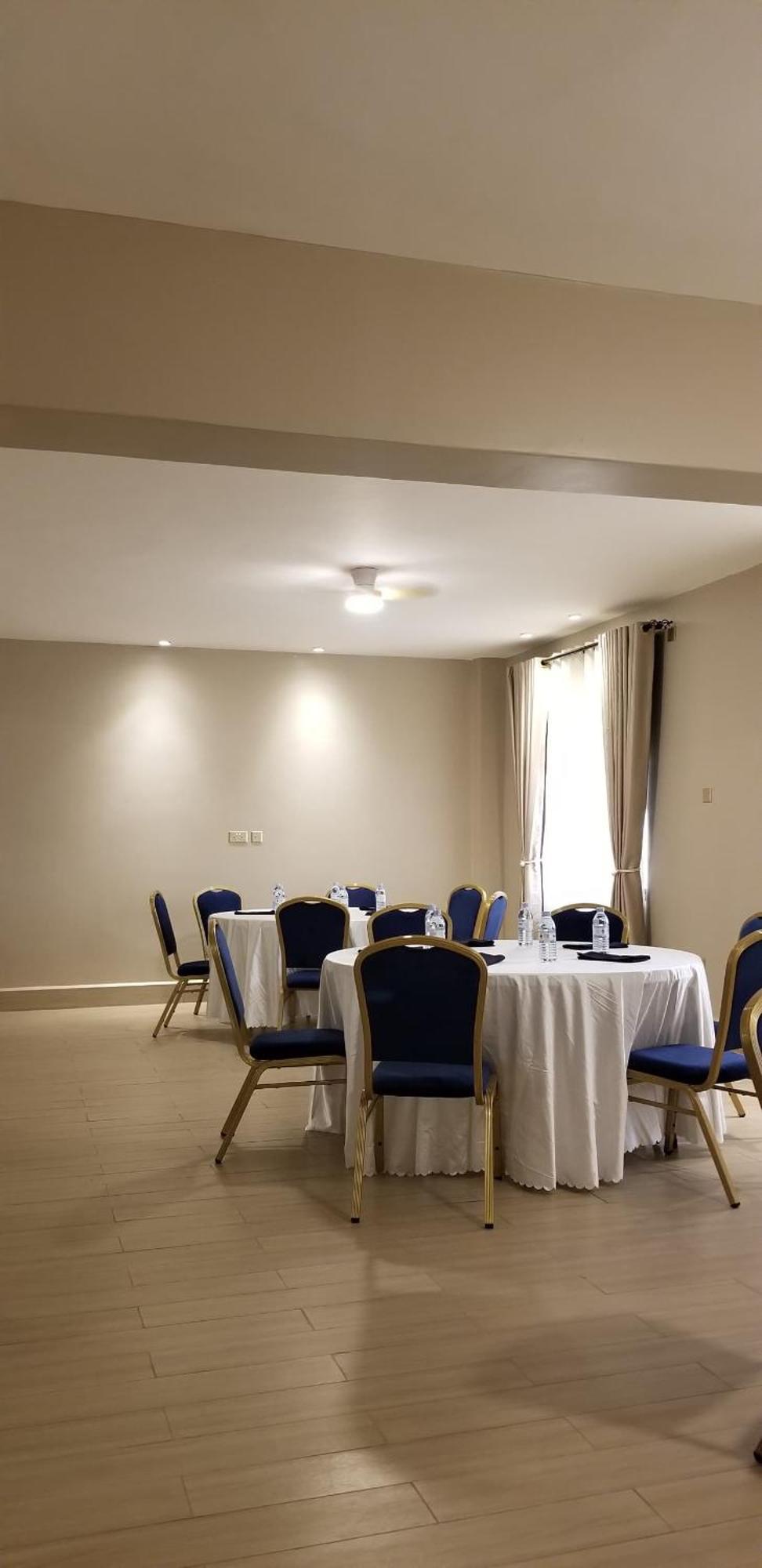 Blue Berries Hotel Энтеббе Экстерьер фото