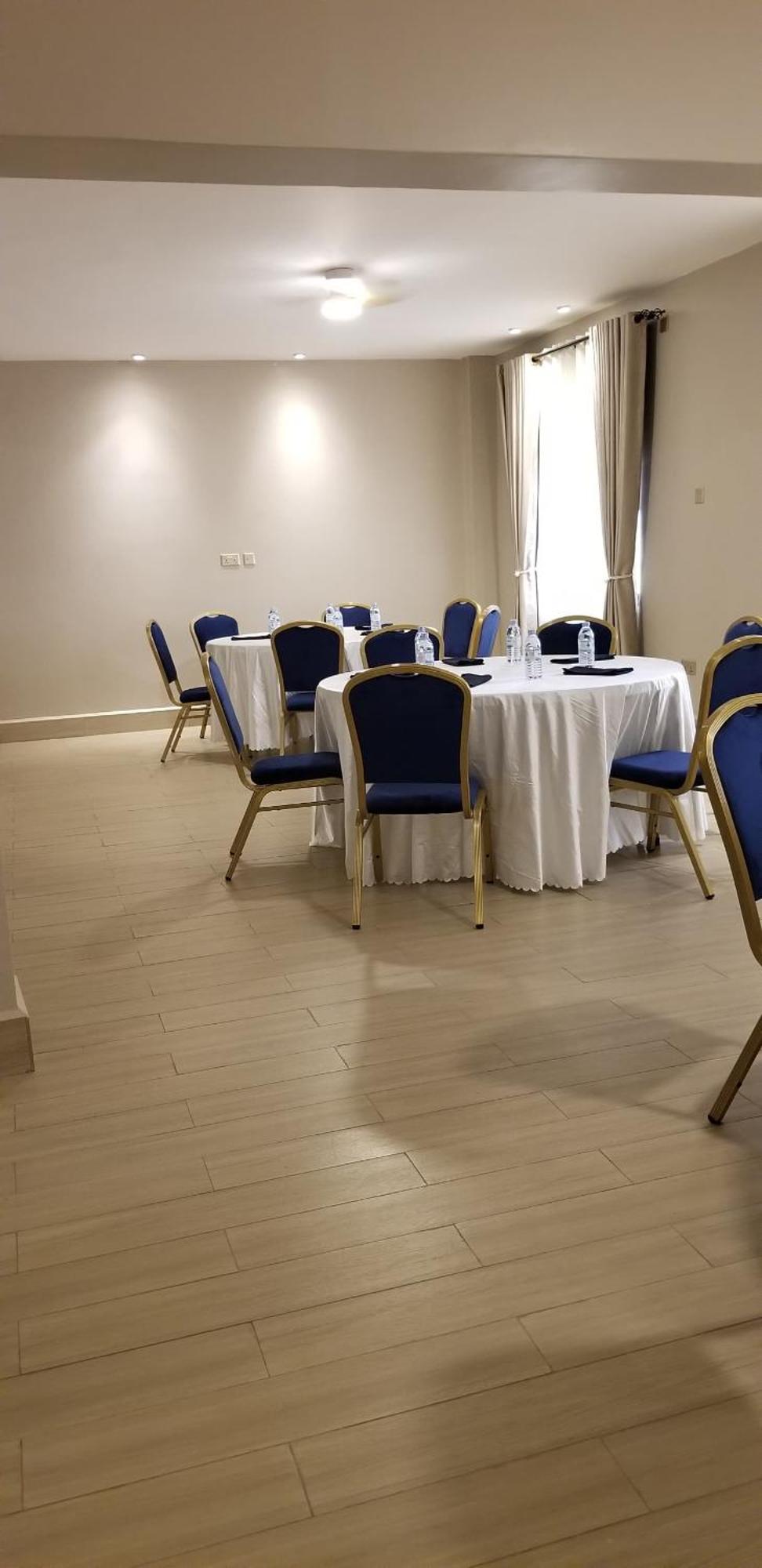 Blue Berries Hotel Энтеббе Экстерьер фото