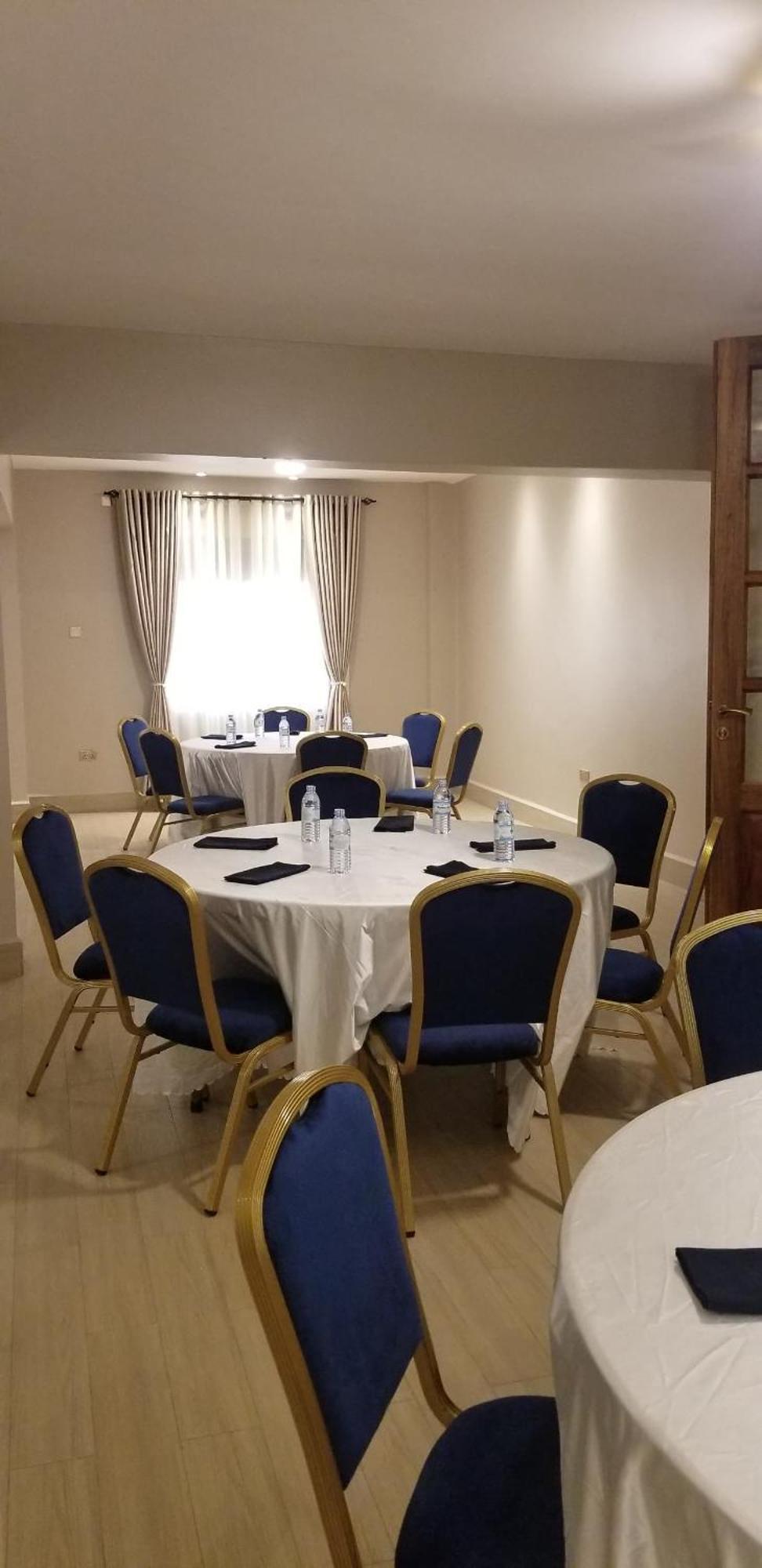 Blue Berries Hotel Энтеббе Экстерьер фото